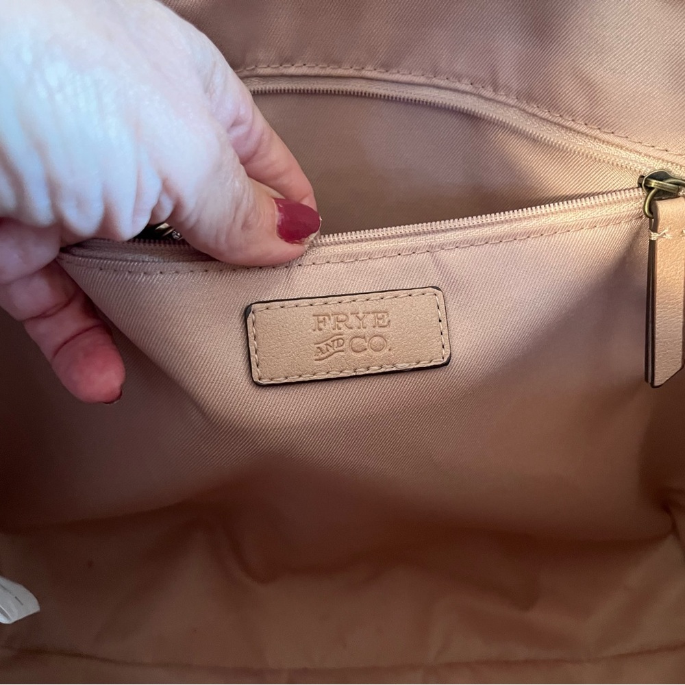 Frye & Co Chic Tan Woven Tote Bag Excellent New condition, lots of pockets🔥 - Picture 7 of 10
